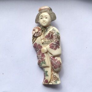 🟡Asian Lady In Kimono, Brooch/Pin